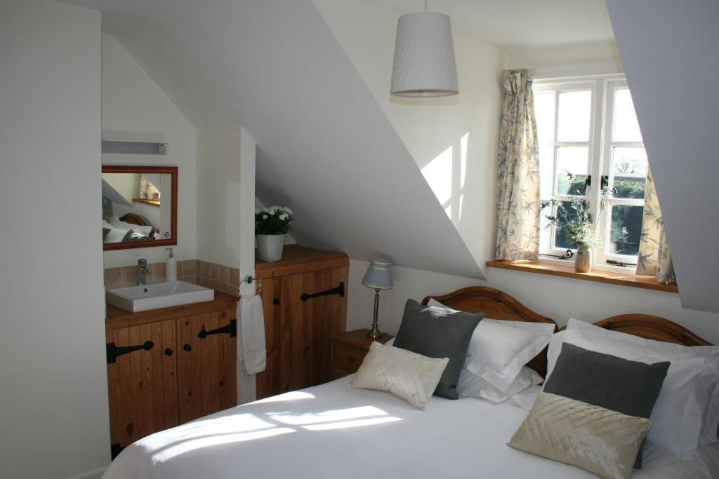 Latchetts Cottage Horley Room photo