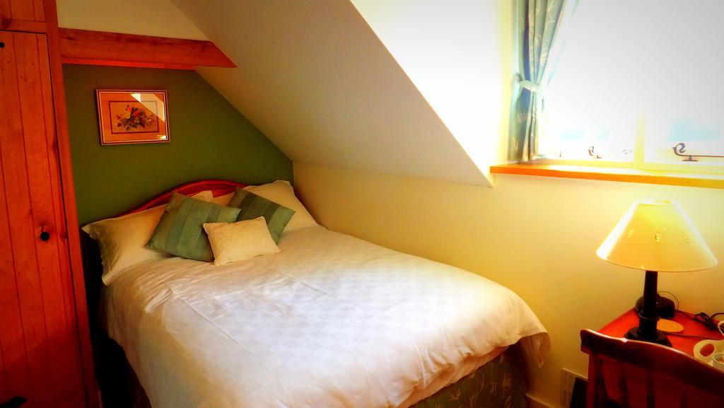 Latchetts Cottage Horley Room photo