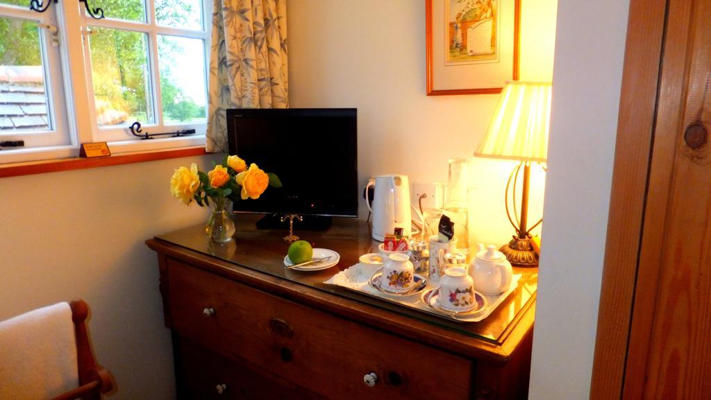 Latchetts Cottage Horley Room photo