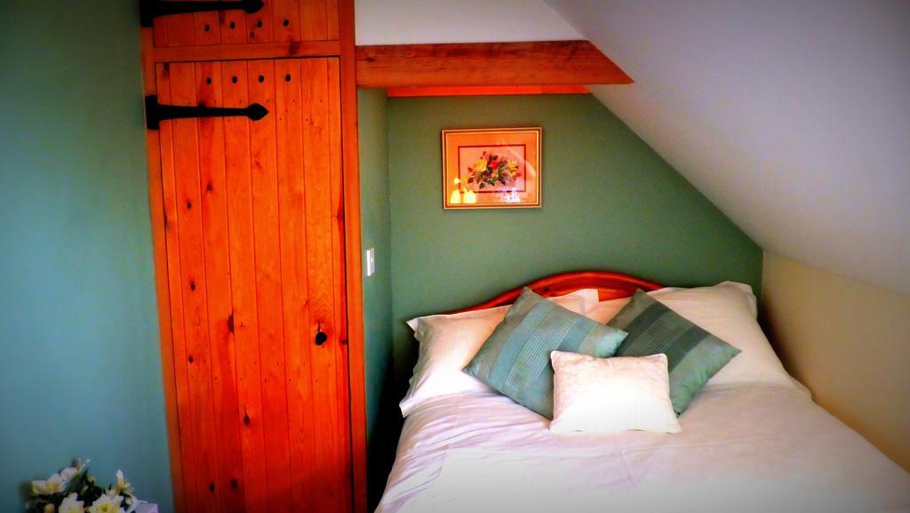 Latchetts Cottage Horley Room photo