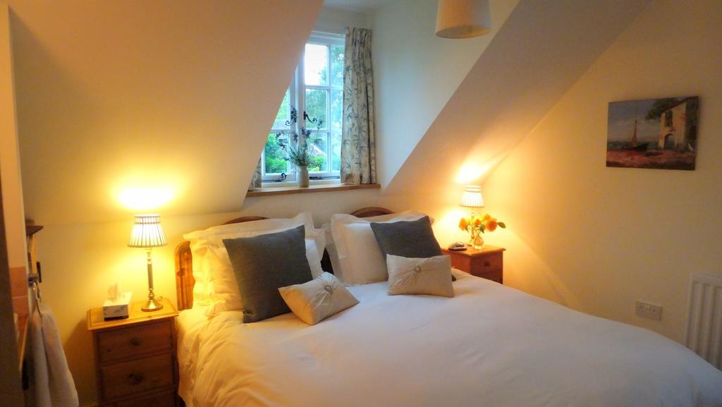 Latchetts Cottage Horley Room photo