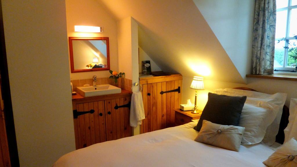 Latchetts Cottage Horley Room photo