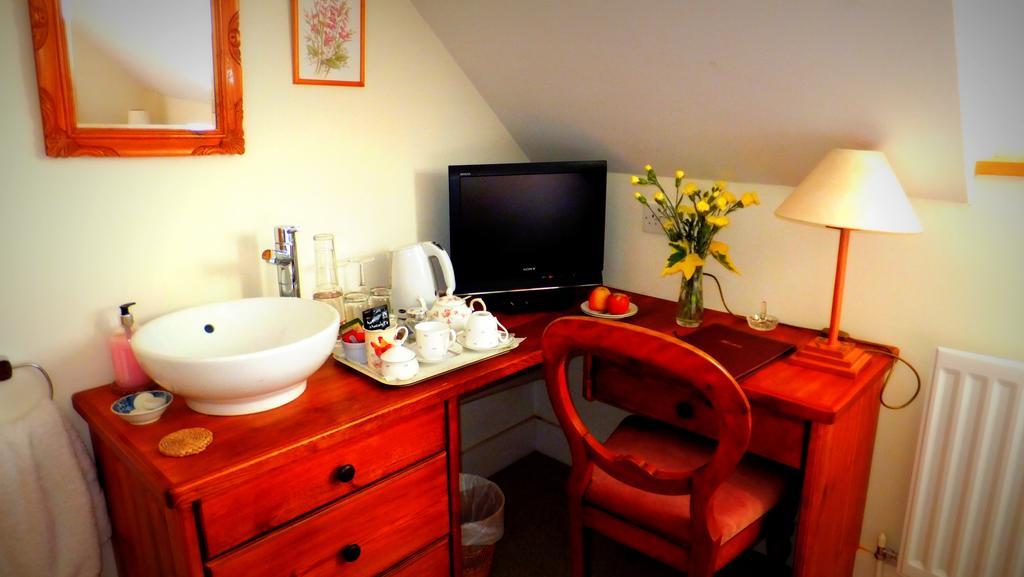 Latchetts Cottage Horley Room photo